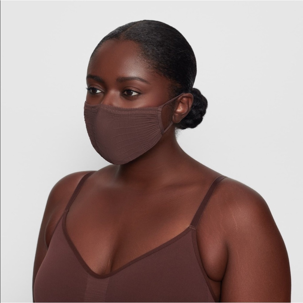 SKIMS FACE MASK COLOR: COCOA